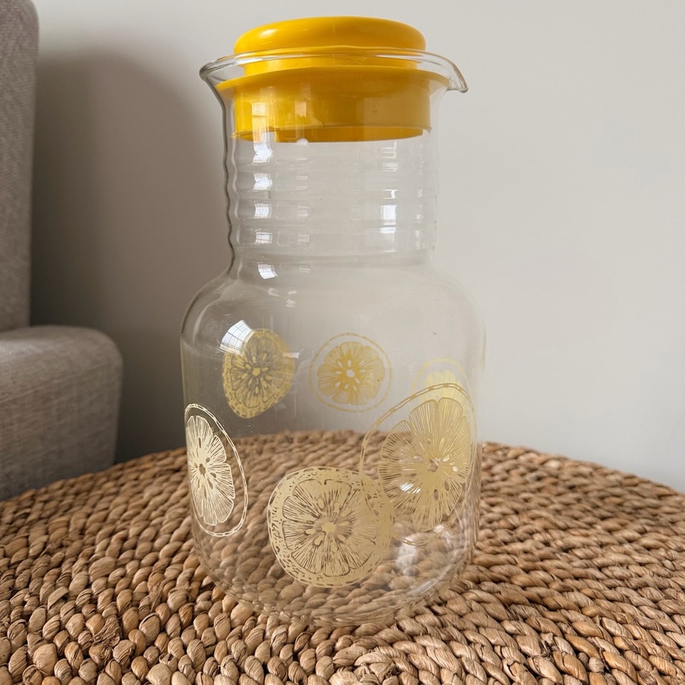 Vintage Pyrex 3515 Glass Lemon Pitcher with Yellow Lid